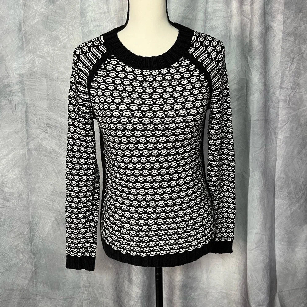 Worthington Black and White Rosette Scoop Neck Sweater - size PM